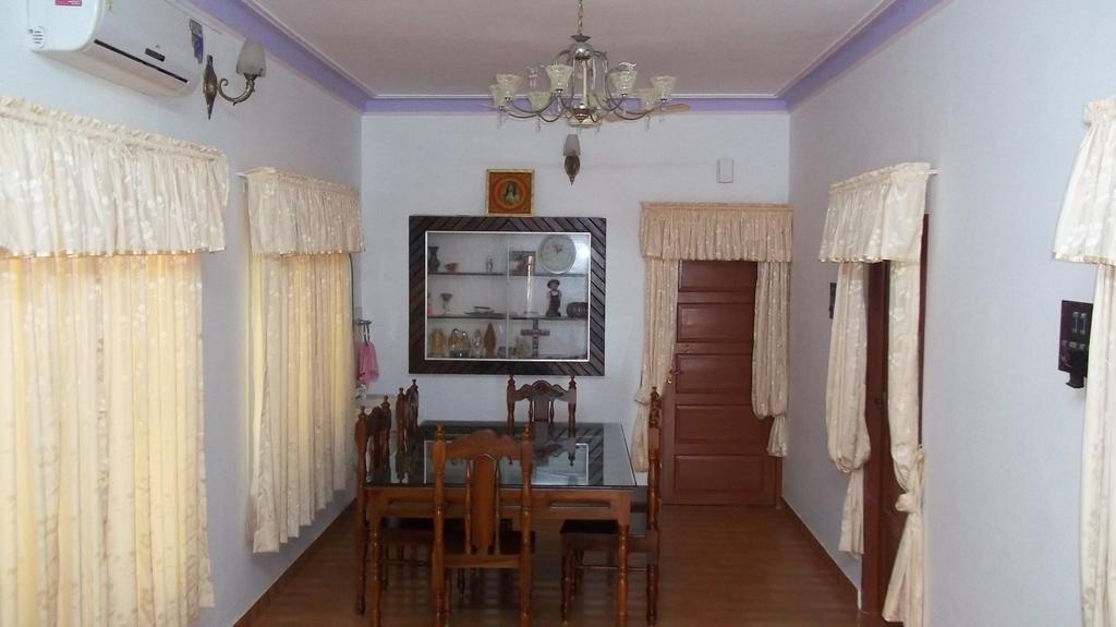 Aroma Home Stay Kochi Buitenkant foto