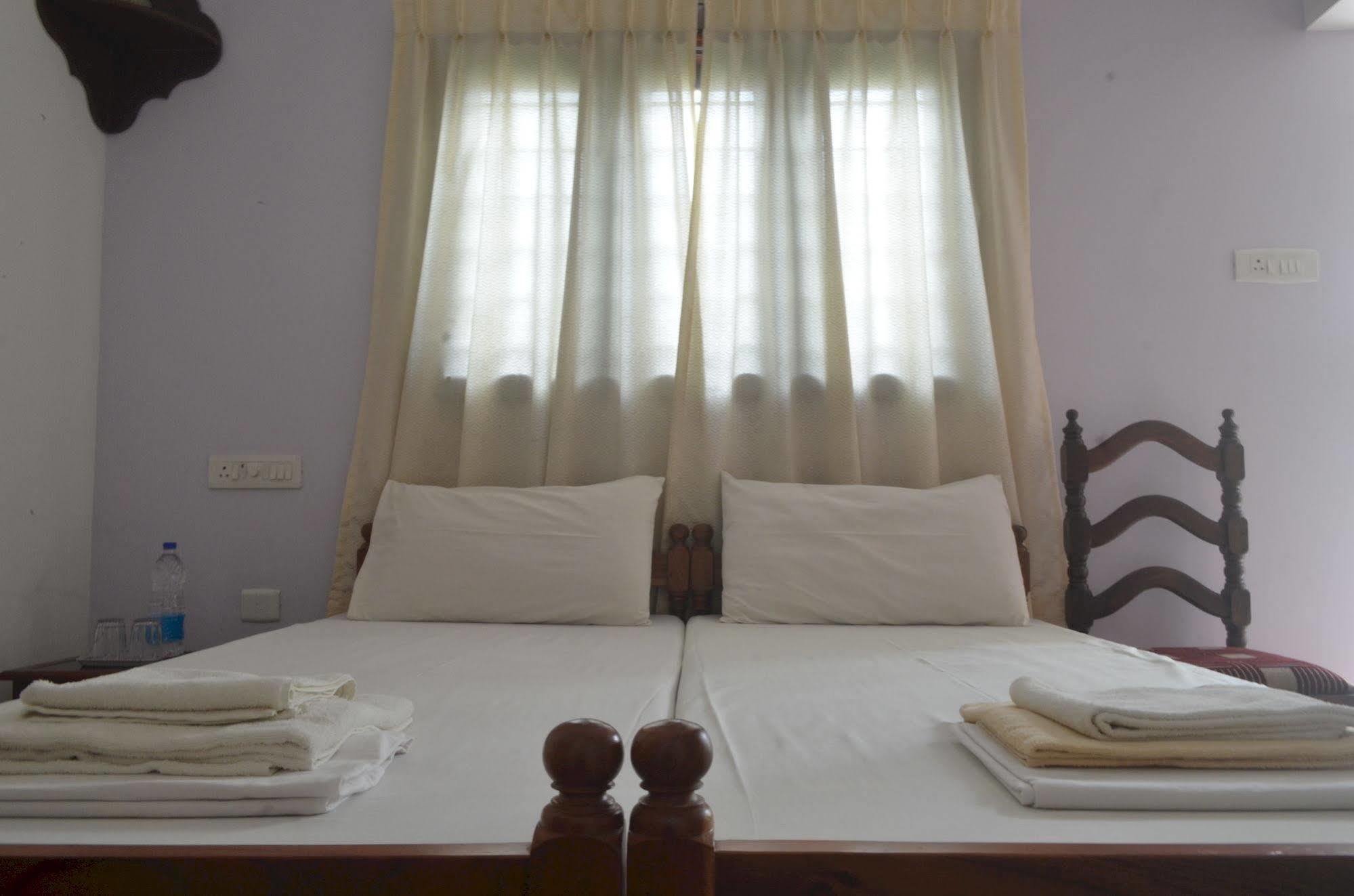 Aroma Home Stay Kochi Buitenkant foto