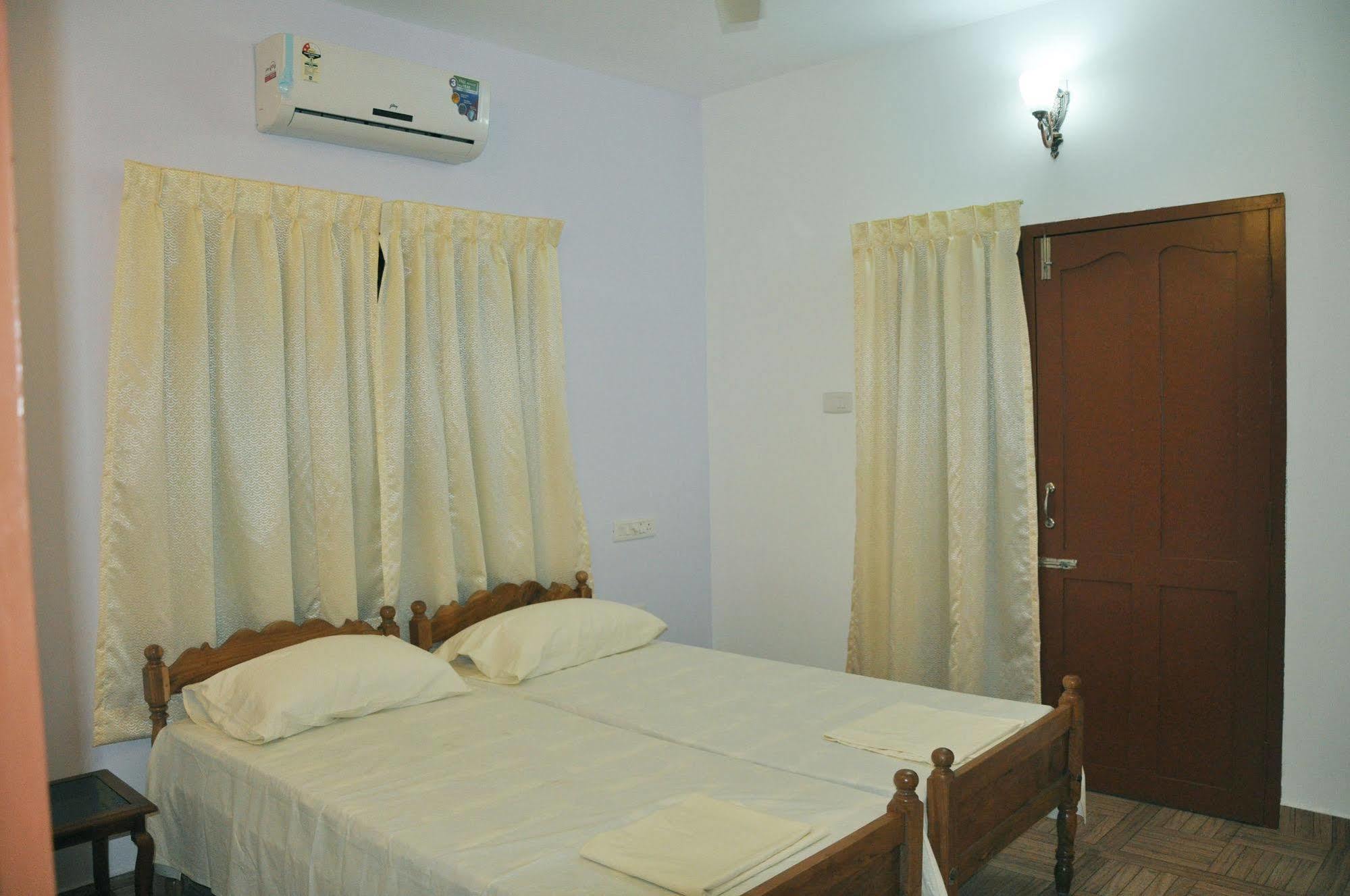 Aroma Home Stay Kochi Buitenkant foto