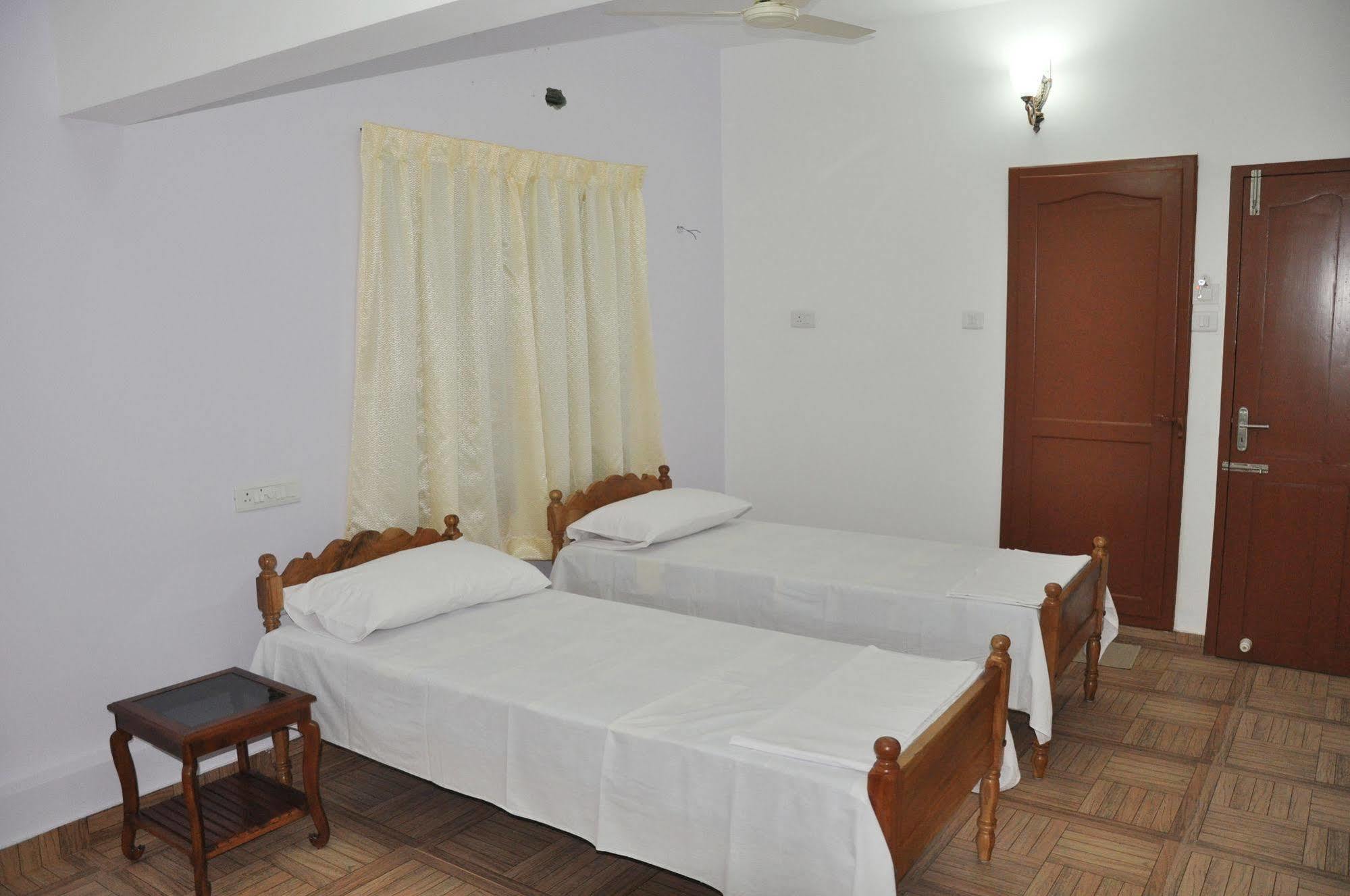 Aroma Home Stay Kochi Buitenkant foto