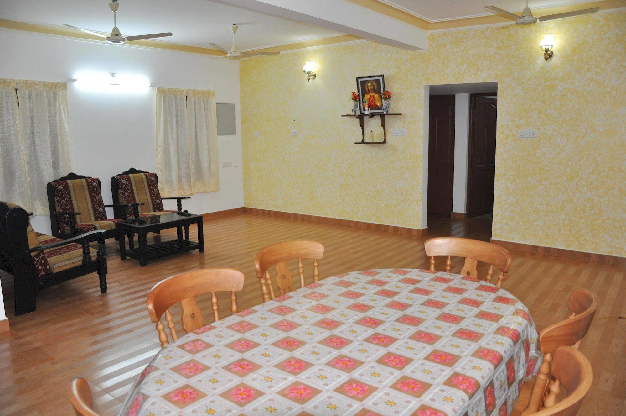 Aroma Home Stay Kochi Buitenkant foto